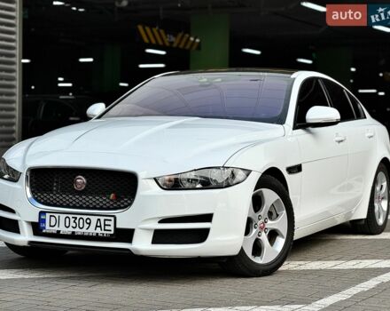 Белый Ягуар XE, объемом двигателя 2 л и пробегом 67 тыс. км за 13500 $, фото 1 на Automoto.ua