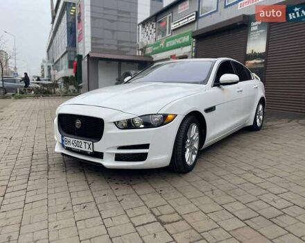 Белый Ягуар XE, объемом двигателя 2 л и пробегом 132 тыс. км за 13800 $, фото 1 на Automoto.ua