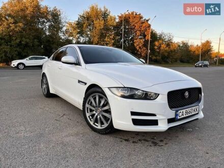 Белый Ягуар XE, объемом двигателя 2 л и пробегом 75 тыс. км за 15700 $, фото 1 на Automoto.ua
