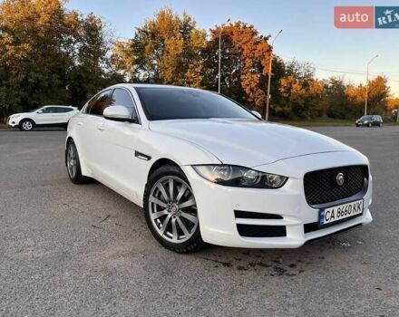 Білий Ягуар XE, об'ємом двигуна 2 л та пробігом 68 тис. км за 16700 $, фото 1 на Automoto.ua