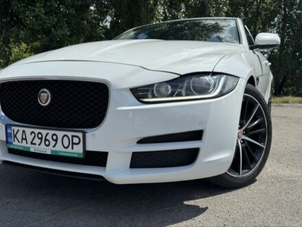 Білий Ягуар XE, об'ємом двигуна 2 л та пробігом 112 тис. км за 16000 $, фото 1 на Automoto.ua