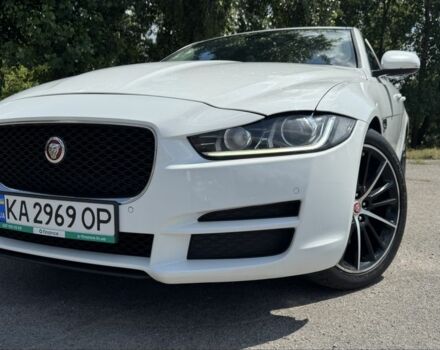 Білий Ягуар XE, об'ємом двигуна 2 л та пробігом 112 тис. км за 16000 $, фото 1 на Automoto.ua
