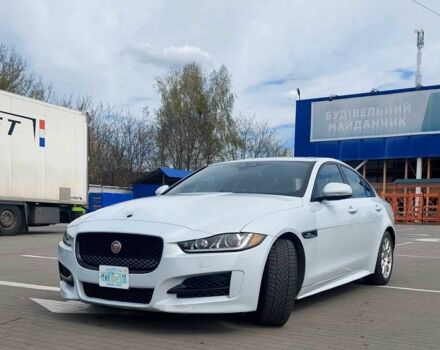 Белый Ягуар XE, объемом двигателя 2 л и пробегом 117 тыс. км за 12400 $, фото 1 на Automoto.ua