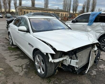 Белый Ягуар XE, объемом двигателя 2 л и пробегом 47 тыс. км за 6900 $, фото 1 на Automoto.ua