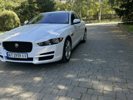 Белый Ягуар XE, объемом двигателя 2 л и пробегом 248 тыс. км за 15200 $, фото 1 на Automoto.ua