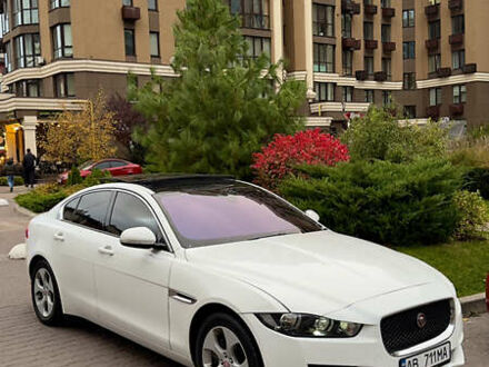 Білий Ягуар XE, об'ємом двигуна 2 л та пробігом 57 тис. км за 14500 $, фото 1 на Automoto.ua