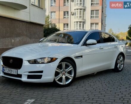 Белый Ягуар XE, объемом двигателя 2 л и пробегом 273 тыс. км за 11600 $, фото 1 на Automoto.ua