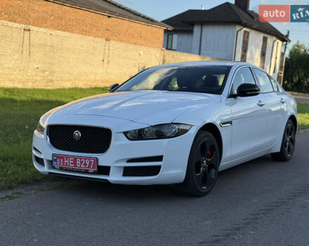 Белый Ягуар XE, объемом двигателя 2 л и пробегом 155 тыс. км за 12500 $, фото 1 на Automoto.ua