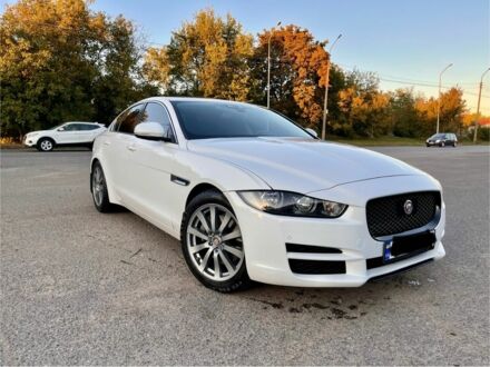 Ягуар XE 2016 в Киеве на Automoto.ua Белый Ягуар XE, объемом двигателя 2 л и пробегом 72 тыс. км за 16900 $, фото 1 на Automoto.ua