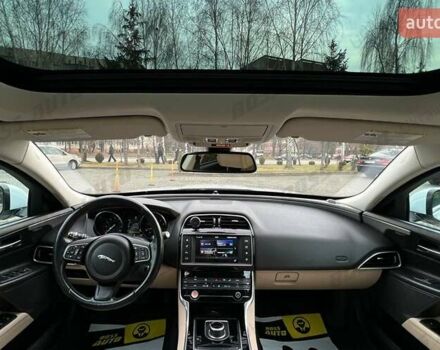 Белый Ягуар XE, объемом двигателя 2 л и пробегом 137 тыс. км за 14500 $, фото 1 на Automoto.ua