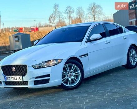 Белый Ягуар XE, объемом двигателя 2 л и пробегом 158 тыс. км за 13999 $, фото 1 на Automoto.ua
