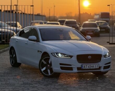 Білий Ягуар XE, об'ємом двигуна 2 л та пробігом 140 тис. км за 12500 $, фото 1 на Automoto.ua