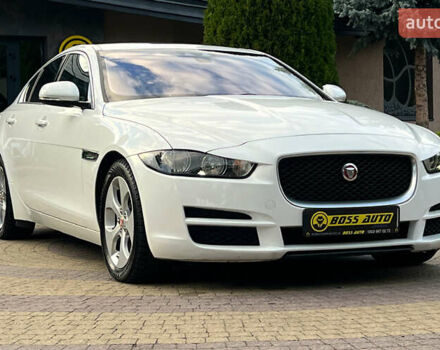 Білий Ягуар XE, об'ємом двигуна 2 л та пробігом 82 тис. км за 14300 $, фото 1 на Automoto.ua