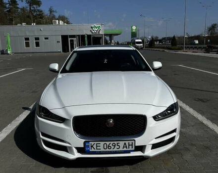 Белый Ягуар XE, объемом двигателя 2 л и пробегом 129 тыс. км за 13700 $, фото 1 на Automoto.ua