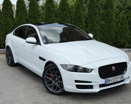 Белый Ягуар XE, объемом двигателя 2 л и пробегом 87 тыс. км за 13900 $, фото 1 на Automoto.ua