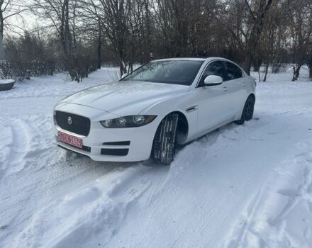 Белый Ягуар XE, объемом двигателя 2 л и пробегом 209 тыс. км за 12800 $, фото 1 на Automoto.ua
