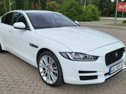 Белый Ягуар XE, объемом двигателя 3 л и пробегом 132 тыс. км за 12900 $, фото 1 на Automoto.ua