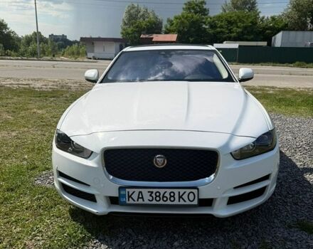 Белый Ягуар XE, объемом двигателя 2 л и пробегом 93 тыс. км за 11200 $, фото 1 на Automoto.ua
