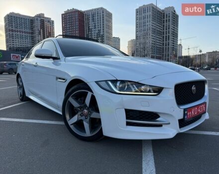 Белый Ягуар XE, объемом двигателя 2 л и пробегом 87 тыс. км за 15900 $, фото 1 на Automoto.ua