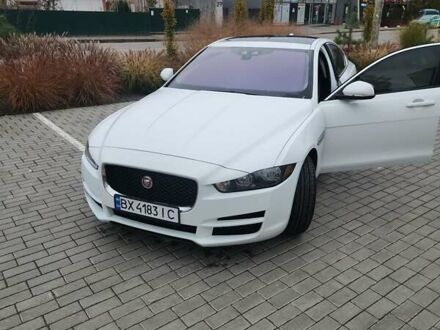 Белый Ягуар XE, объемом двигателя 2 л и пробегом 158 тыс. км за 15800 $, фото 1 на Automoto.ua