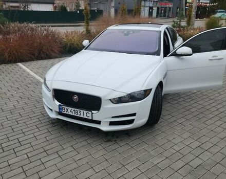 Белый Ягуар XE, объемом двигателя 2 л и пробегом 158 тыс. км за 15800 $, фото 1 на Automoto.ua