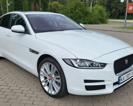 Белый Ягуар XE, объемом двигателя 3 л и пробегом 130 тыс. км за 14900 $, фото 1 на Automoto.ua