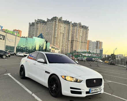 Білий Ягуар XE, об'ємом двигуна 2 л та пробігом 100 тис. км за 15500 $, фото 1 на Automoto.ua