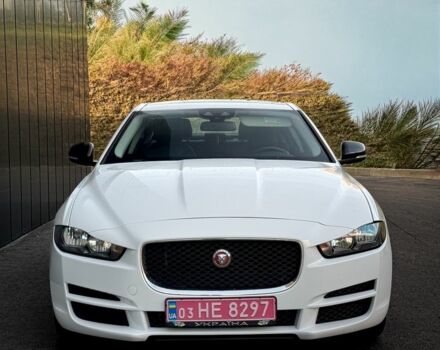 Белый Ягуар XE, объемом двигателя 2 л и пробегом 150 тыс. км за 9900 $, фото 1 на Automoto.ua