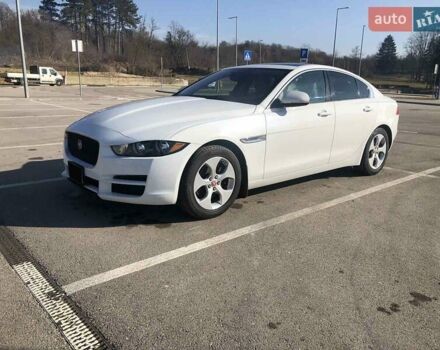 Белый Ягуар XE, объемом двигателя 2 л и пробегом 85 тыс. км за 14500 $, фото 1 на Automoto.ua