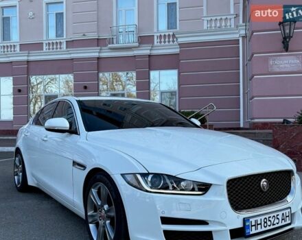 Белый Ягуар XE, объемом двигателя 2 л и пробегом 92 тыс. км за 16500 $, фото 1 на Automoto.ua