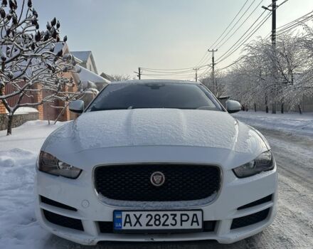 Белый Ягуар XE, объемом двигателя 2 л и пробегом 159 тыс. км за 13900 $, фото 1 на Automoto.ua