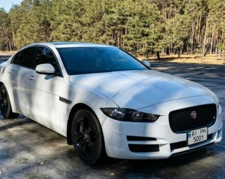 Белый Ягуар XE, объемом двигателя 2 л и пробегом 173 тыс. км за 14900 $, фото 1 на Automoto.ua