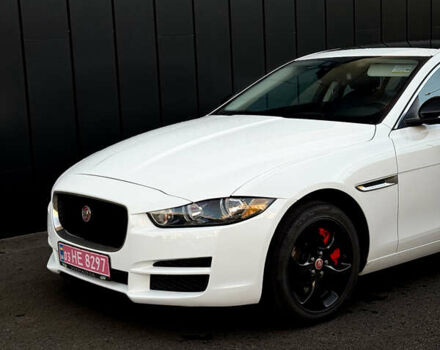 Білий Ягуар XE, об'ємом двигуна 2 л та пробігом 150 тис. км за 10500 $, фото 1 на Automoto.ua