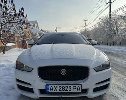 Белый Ягуар XE, объемом двигателя 2 л и пробегом 159 тыс. км за 13900 $, фото 1 на Automoto.ua