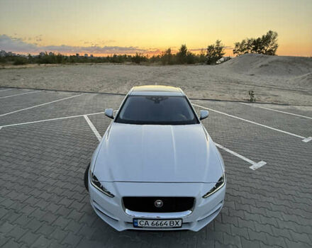 Белый Ягуар XE, объемом двигателя 3 л и пробегом 90 тыс. км за 24500 $, фото 1 на Automoto.ua