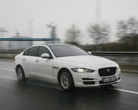 Білий Ягуар XE, об'ємом двигуна 2 л та пробігом 57 тис. км за 13999 $, фото 1 на Automoto.ua