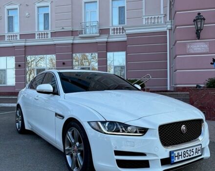 Белый Ягуар XE, объемом двигателя 2 л и пробегом 92 тыс. км за 16000 $, фото 1 на Automoto.ua