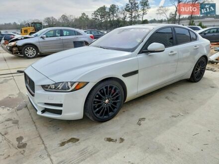 Белый Ягуар XE, объемом двигателя 3 л и пробегом 119 тыс. км за 2000 $, фото 1 на Automoto.ua