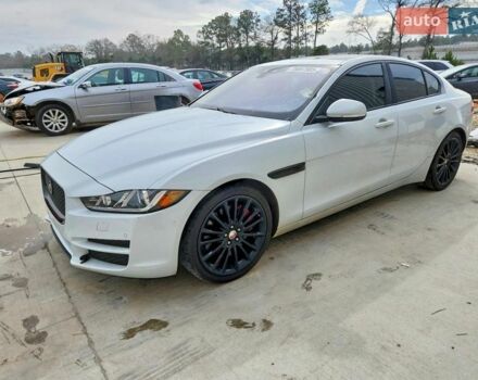 Белый Ягуар XE, объемом двигателя 3 л и пробегом 119 тыс. км за 2000 $, фото 1 на Automoto.ua