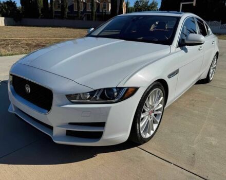 Белый Ягуар XE, объемом двигателя 3 л и пробегом 45 тыс. км за 3349 $, фото 1 на Automoto.ua