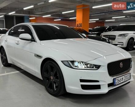 Белый Ягуар XE, объемом двигателя 2 л и пробегом 61 тыс. км за 21999 $, фото 1 на Automoto.ua