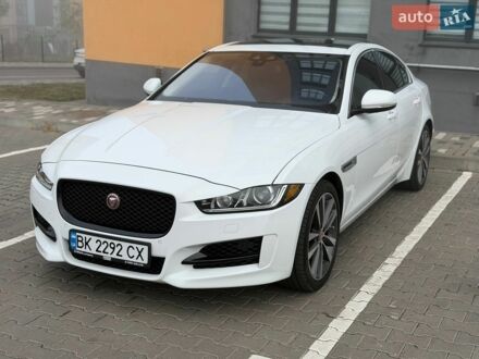 Білий Ягуар XE, об'ємом двигуна 2 л та пробігом 177 тис. км за 15000 $, фото 1 на Automoto.ua