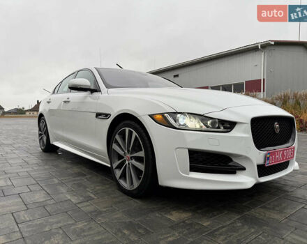 Белый Ягуар XE, объемом двигателя 2 л и пробегом 190 тыс. км за 16900 $, фото 1 на Automoto.ua