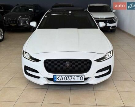 Белый Ягуар XE, объемом двигателя 2 л и пробегом 89 тыс. км за 18500 $, фото 1 на Automoto.ua