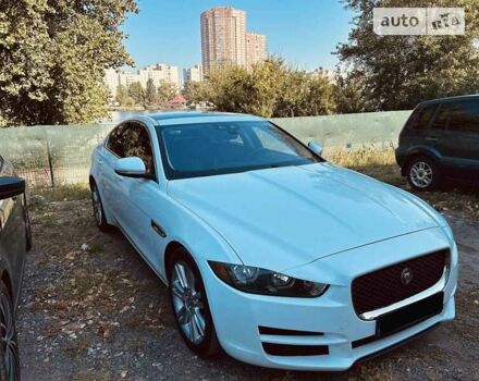 Белый Ягуар XE, объемом двигателя 2 л и пробегом 126 тыс. км за 21400 $, фото 1 на Automoto.ua