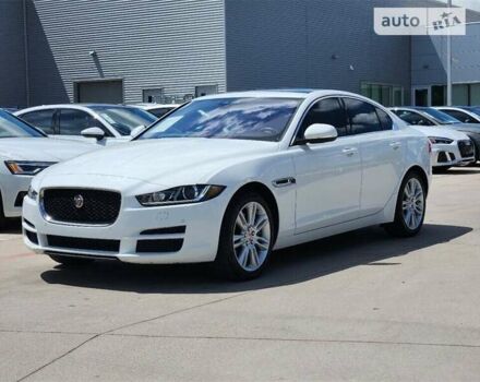 Белый Ягуар XE, объемом двигателя 2 л и пробегом 13 тыс. км за 3000 $, фото 1 на Automoto.ua