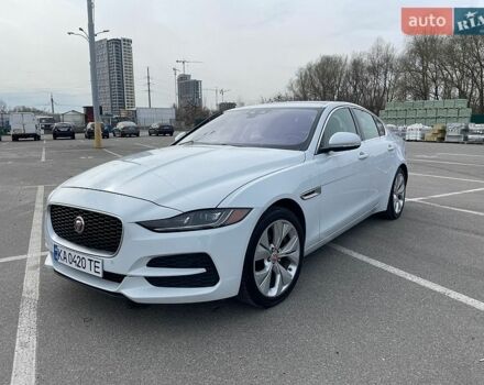 Белый Ягуар XE, объемом двигателя 2 л и пробегом 62 тыс. км за 21500 $, фото 1 на Automoto.ua