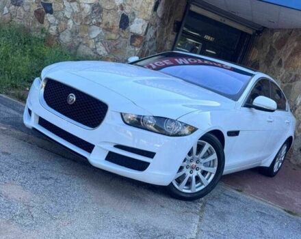 Белый Ягуар XE, объемом двигателя 2 л и пробегом 67 тыс. км за 2800 $, фото 1 на Automoto.ua