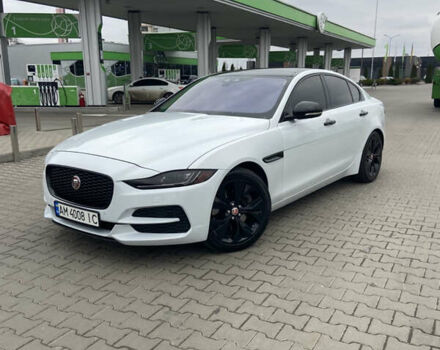 Белый Ягуар XE, объемом двигателя 2 л и пробегом 61 тыс. км за 20999 $, фото 1 на Automoto.ua