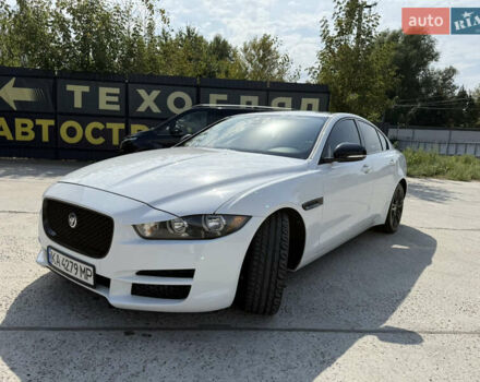 Белый Ягуар XE, объемом двигателя 2 л и пробегом 98 тыс. км за 14000 $, фото 1 на Automoto.ua